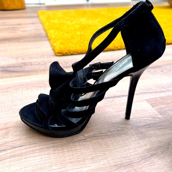 BCBG Paris stiletto heels with floral appliqué - Picture 5 of 8